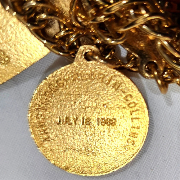 Vintage NASA Charm Bracelet Apollo Moon Mission Astronaut Armstrong Aldrin - Picture 11 of 14